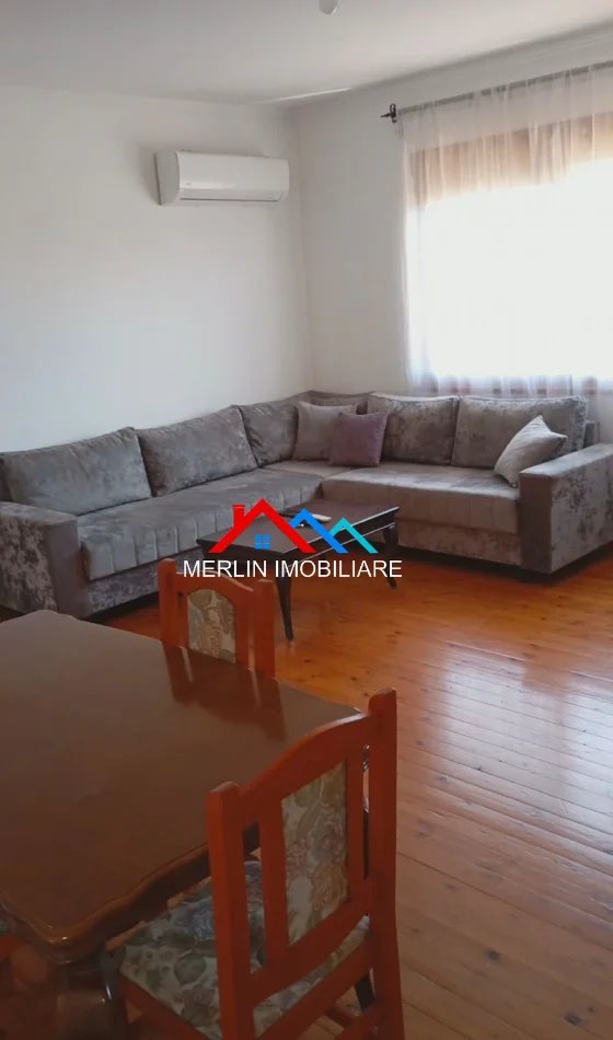 Tirane, jepet me qera apartament 2+1 Kati 4, 100 m² 40.000 leke (Rruga Tonin Harapi)