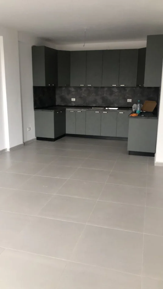 Tirane, jepet me qera apartament 2+1 Kati 4, 100 m² 500 € (Rruga e Dibrës)