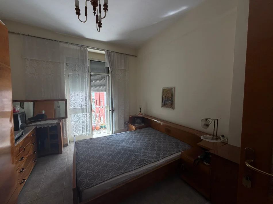 Tirane, jepet me qera apartament 2+1 Kati 4, 100 m² 500 € (ish blloku)