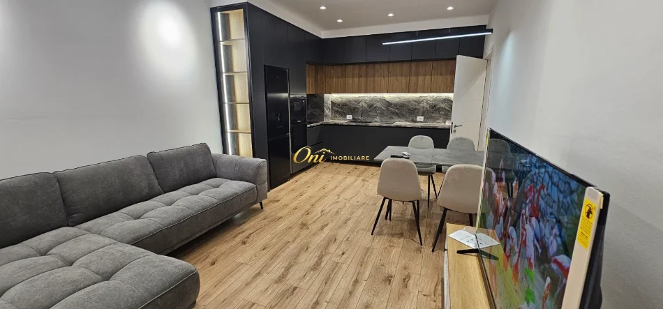 Tirane, jepet me qera apartament 2+1 Kati 4, 100 m² 650 € (5 MAJI)