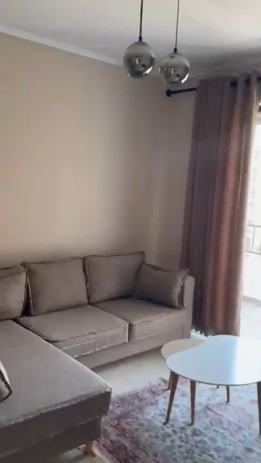 Tirane, jepet me qera apartament 2+1 Kati 4, 100 m² 650 € (Rruga Xhanfize Keko)