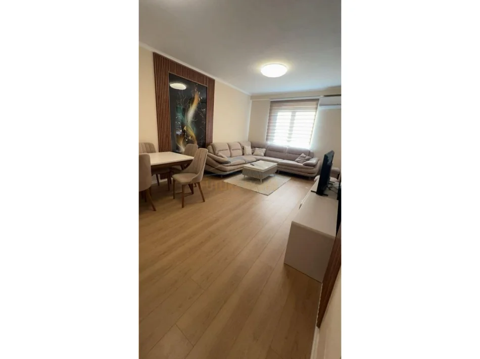 Tirane, jepet me qera apartament 2+1 Kati 4, 103 m² 700 € (Grand Gallery)