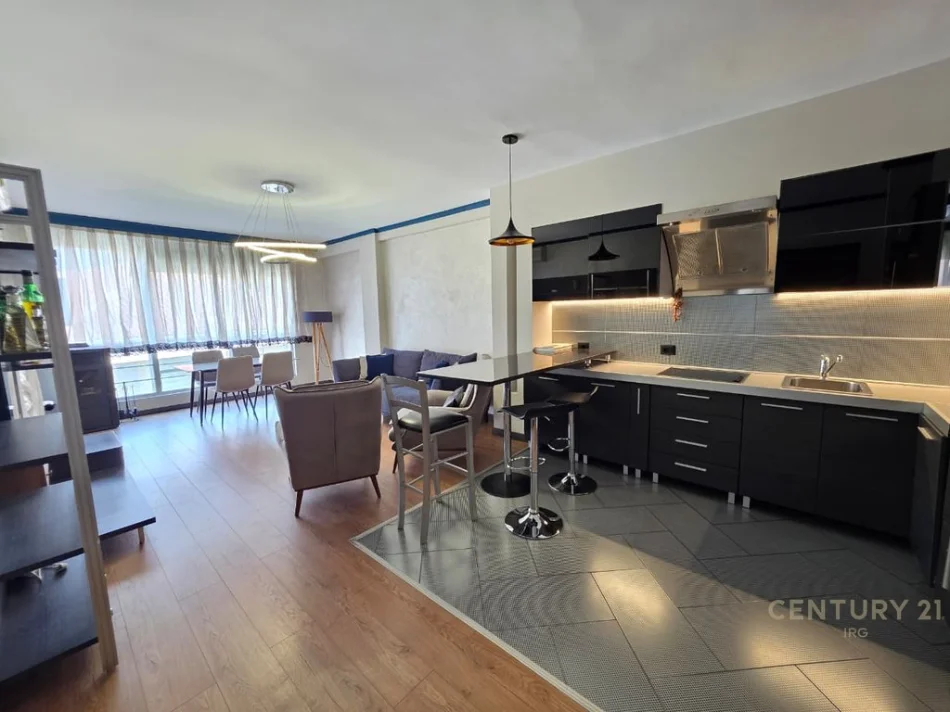Tirane, jepet me qera apartament 2+1 Kati 4, 110 m² 1.200 € (Toptani)