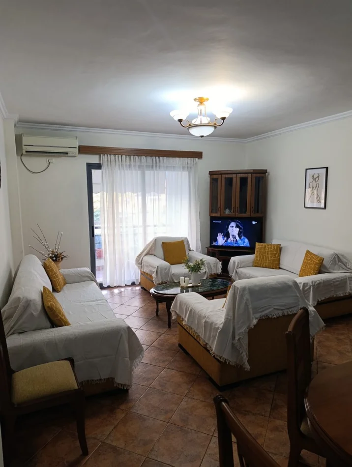 Tirane, jepet me qera apartament 2+1 Kati 4, 110 m² 600 € (Shkolla Bashkuar)