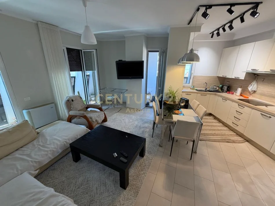 Tirane, jepet me qera apartament 2+1 Kati 4, 114 m² 650 € (21 dhjetori)
