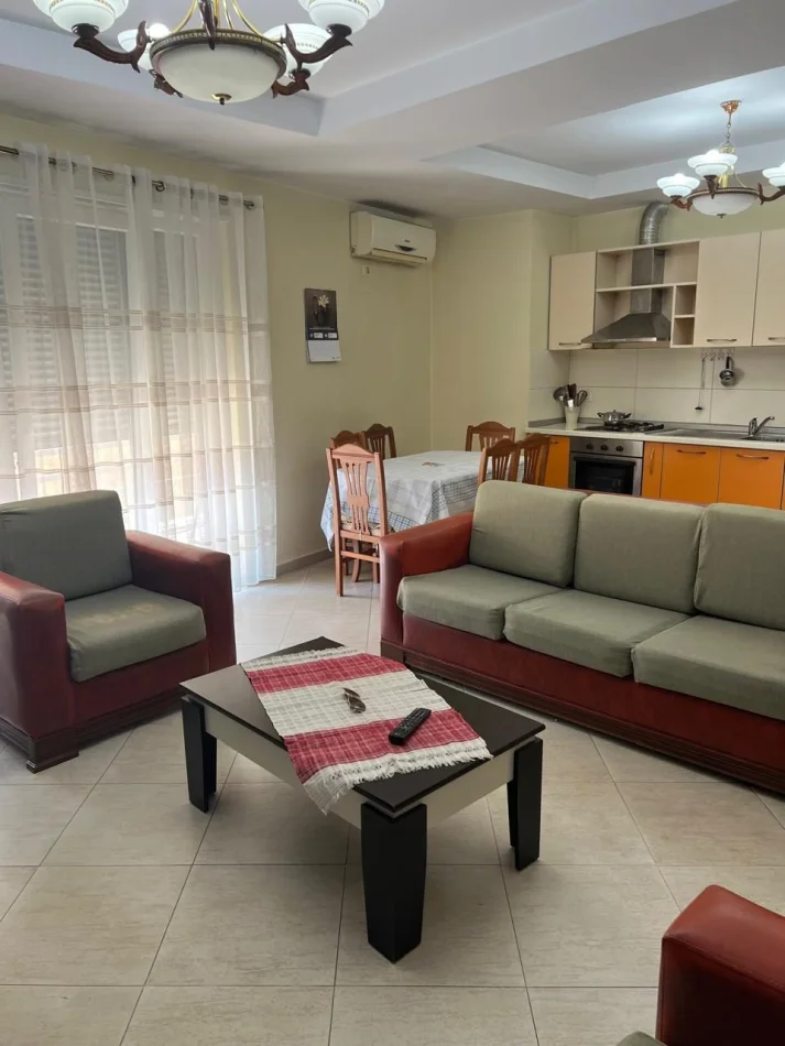 Tirane, jepet me qera apartament 2+1 Kati 4, 114 m² 700 € (Pazari I Ri)