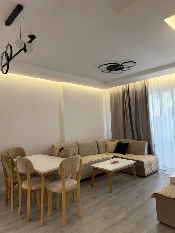 Tirane, jepet me qera apartament 2+1 Kati 4, 115 m² 550 € (Shkolla Bashkuar)