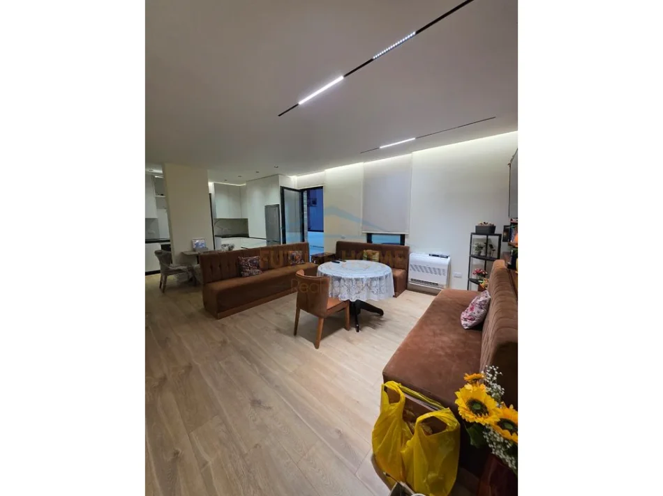 Tirane, jepet me qera apartament 2+1 Kati 4, 119 m² 850 € (Siri Kodra)