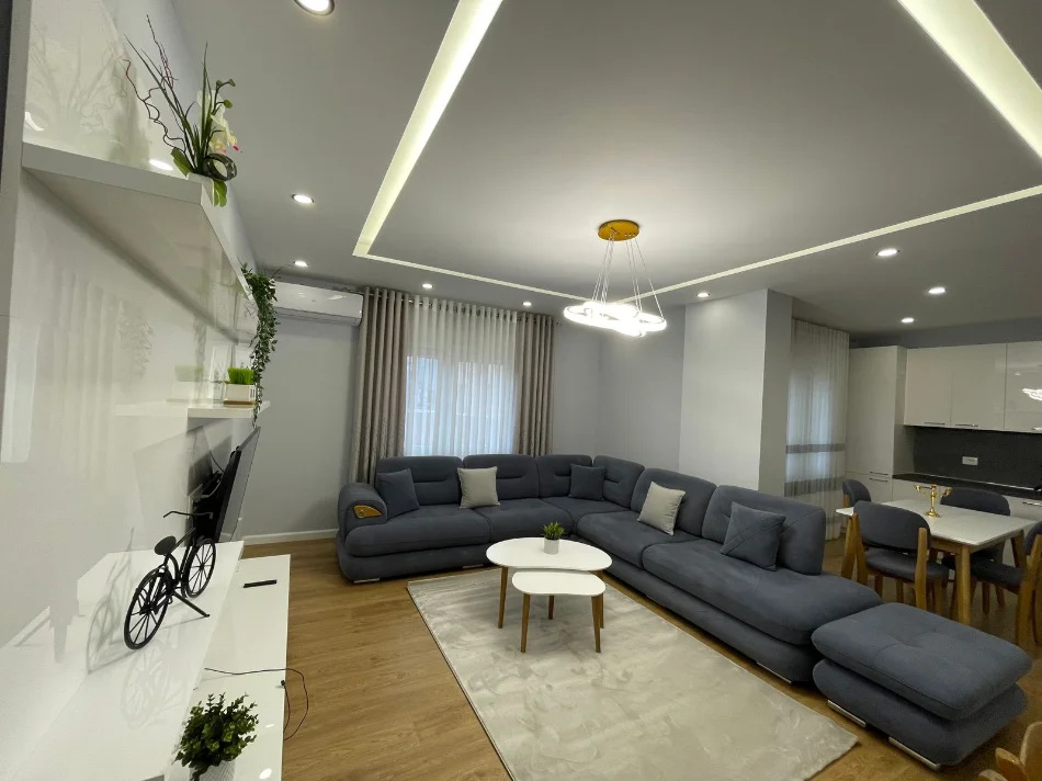 Tirane, jepet me qera apartament 2+1 Kati 4, 120 m² 900 € (Zogu i Zi)