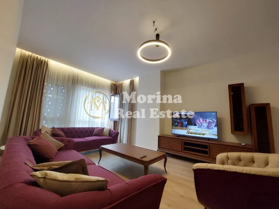 Tirane, jepet me qera apartament 2+1 Kati 4, 130 m² 800 € (Emerald Center, Rruga 5 Maji)