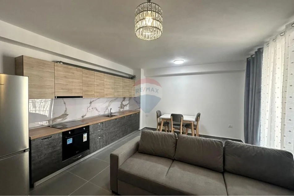 Tirane, jepet me qera apartament 2+1 Kati 4, (5 maj)