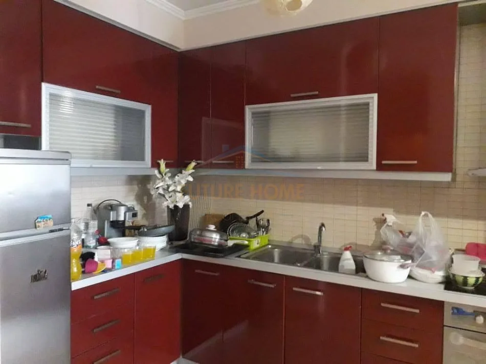 Tirane, jepet me qera apartament 2+1 Kati 4, 64 m² 550 € (Kristal Center)