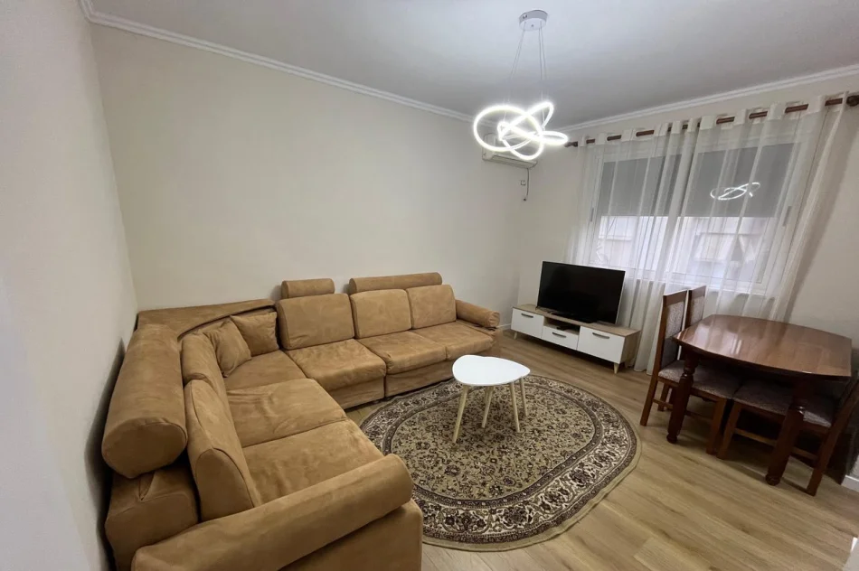 Tirane, jepet me qera apartament 2+1 Kati 4, 68 m² 650 € (Rruga Myslym Shyri)