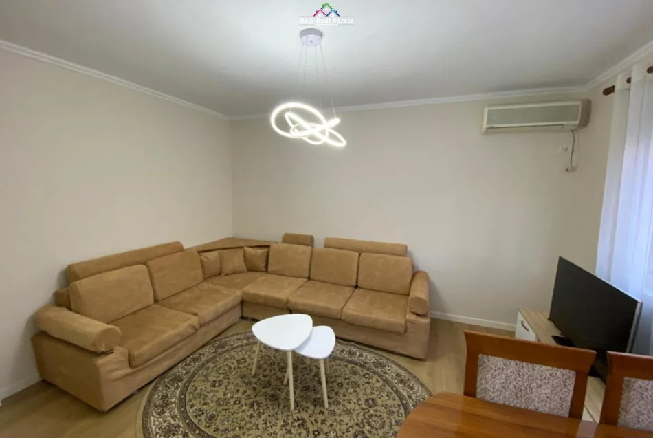 Tirane, jepet me qera apartament 2+1 Kati 4, 68 m² 680 € (myslym shyr)