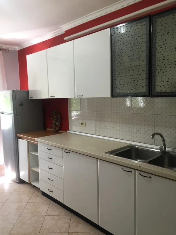 Tirane, jepet me qera apartament 2+1, Kati 4, 70m² 60.000 leke (Shkolla E Baletit, Xhamia Tabakeve)