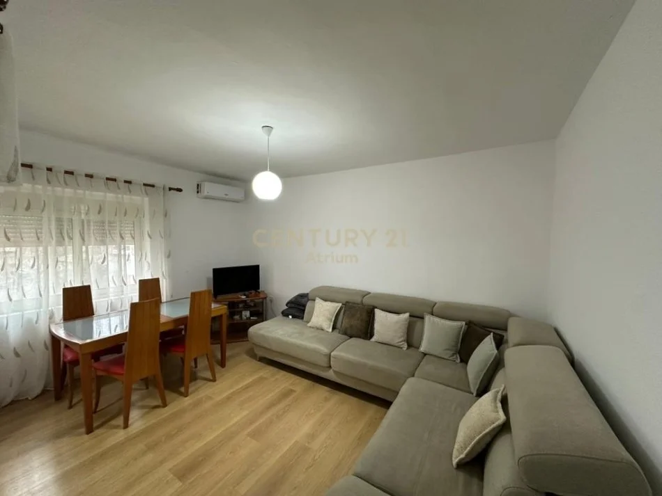 Tirane, jepet me qera apartament 2+1 Kati 4, 71 m² 550 € (Tiran e Re)