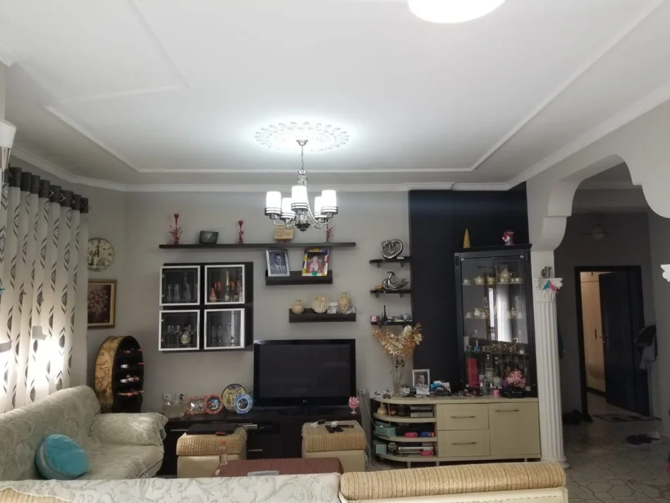 Tirane, jepet me qera apartament 2+1 Kati 4, 720 m² 3.000 € (4 Kateshe Papafingo Garazh Selite)