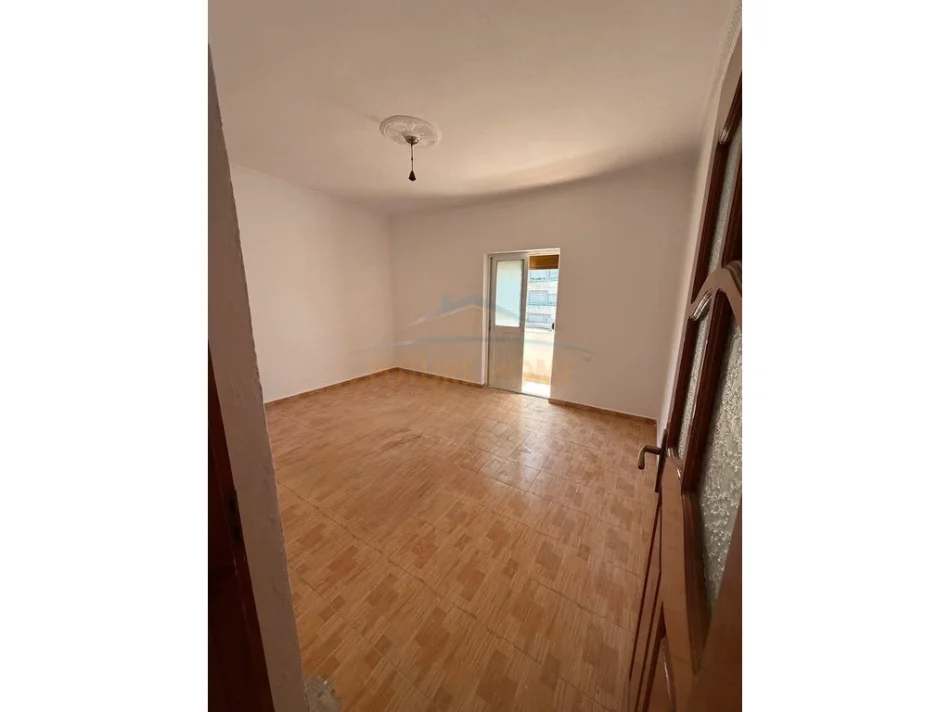 Tirane, jepet me qera apartament 2+1 Kati 4, 73 m² 450 € (Rruga e Dibres)