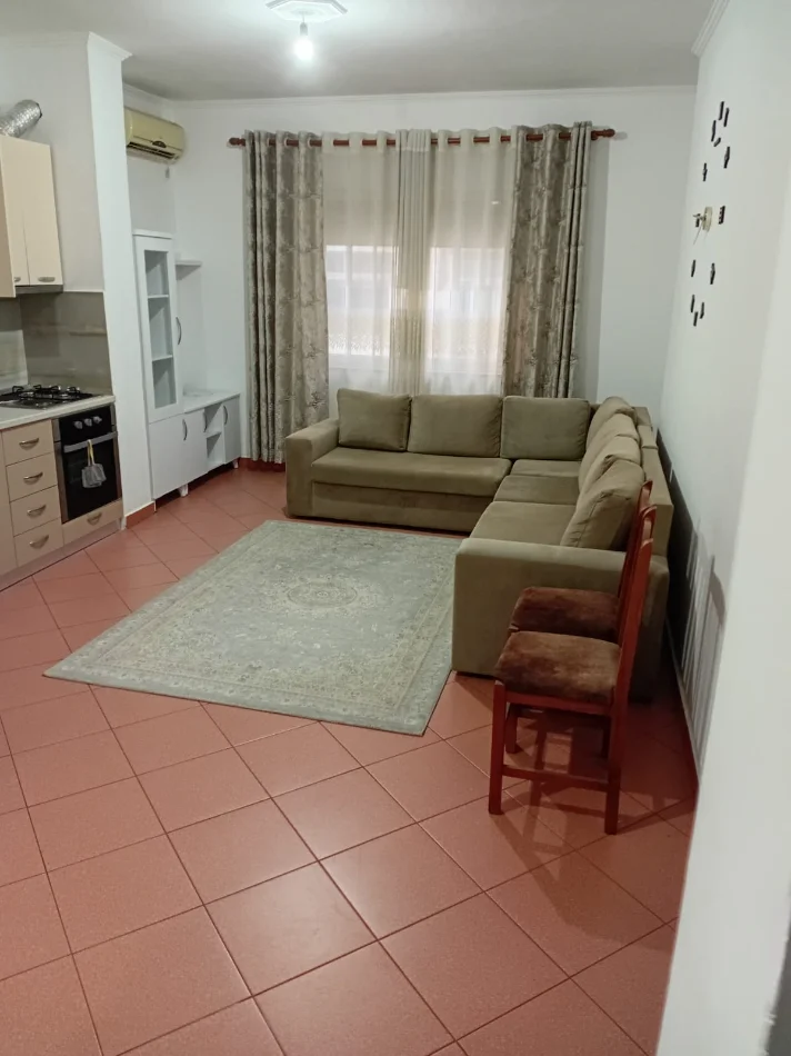 Tirane, jepet me qera apartament 2+1 Kati 4, 75 m² 420 € (Fresku)