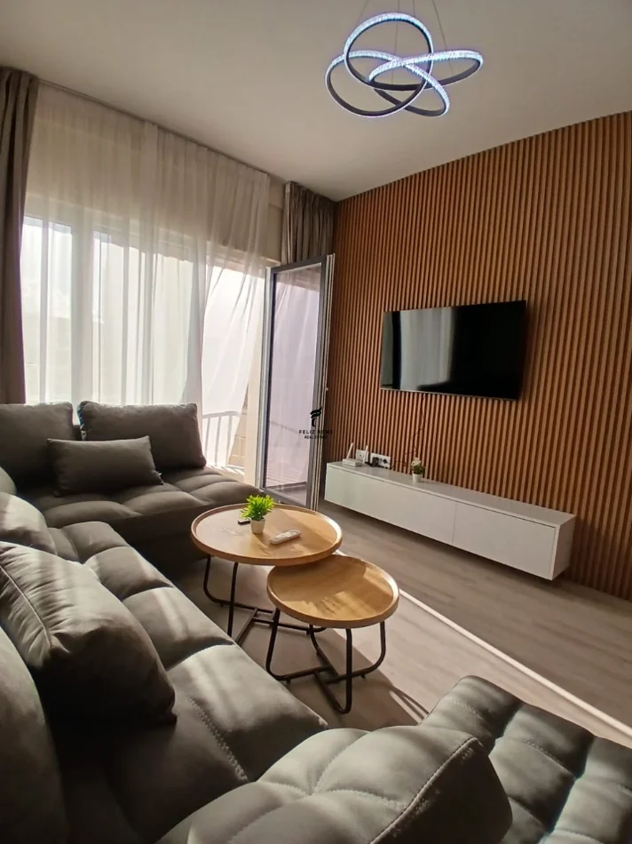 Tirane, jepet me qera apartament 2+1 Kati 4, 75 m² 900 € (ZOGU I ZI)