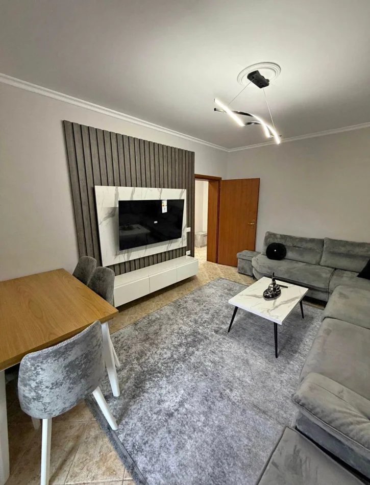 Tirane, jepet me qera apartament 2+1 Kati 4, 75 m² (Rruga e Durrësit)