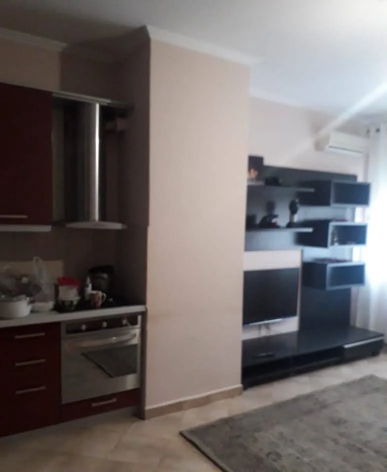 Tirane, jepet me qera apartament 2+1 Kati 4, 76 m² 550 € (Rruga Komuna e Parisit)