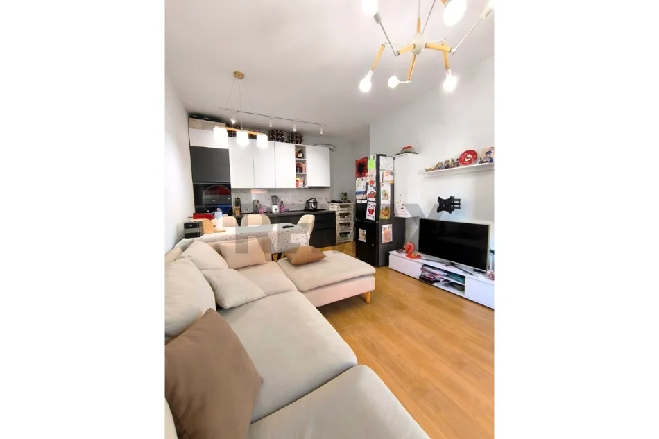 Tirane, jepet me qera apartament 2+1 Kati 4, 77 m²