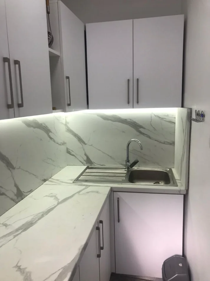 Tirane, jepet me qera apartament 2+1 Kati 4, 78 m² 50.000 Lekë të Reja,(Pranë Fakultetit të Mjeksisë, Rruga Dibrës, Tiranë)