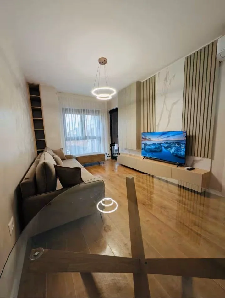 Tirane, jepet me qera apartament 2+1 Kati 4, 80 m² 1.000 € (KOMUNA E PARISIT)
