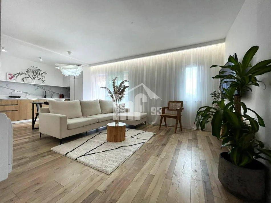 Tirane, jepet me qera apartament 2+1 Kati 4, 80 m² 1.000 € (TEK “MYSLYM SHYRI”)