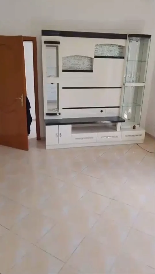 Tirane, jepet me qera apartament 2+1 Kati 4, 80 m² 350 € (Rruga Jordan Misja)