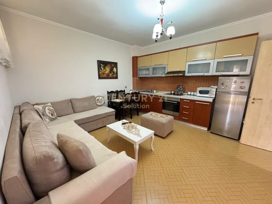 Tirane, jepet me qera apartament 2+1 Kati 4, 80 m² 450 € (astir)