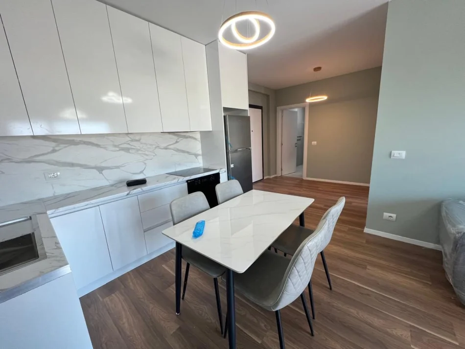 Tirane, jepet me qera apartament 2+1 Kati 4, 80 m² 650 € (Ish Fusha e Aviacionit)