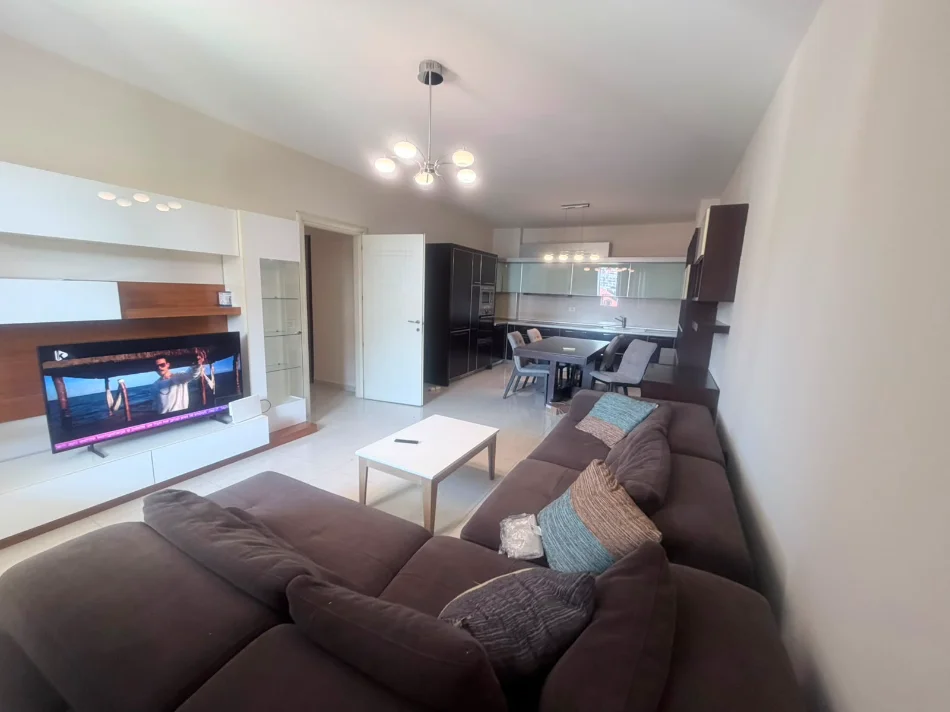 Tirane, jepet me qera apartament 2+1 Kati 4, 80 m² 650 € (Ish stacioni i trenit)