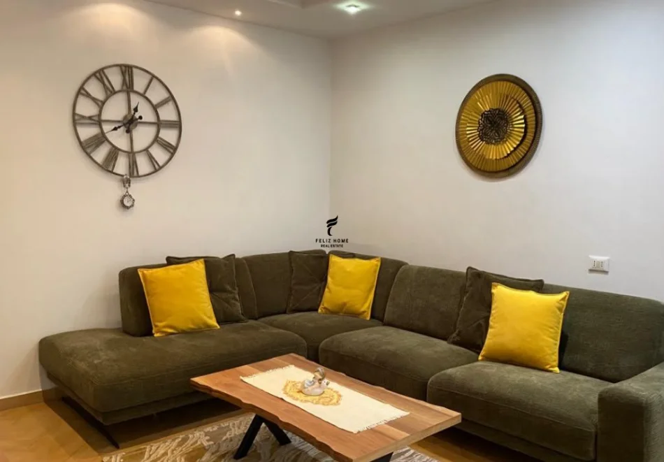 Tirane, jepet me qera apartament 2+1 Kati 4, 80 m² 800 € (QENDER)