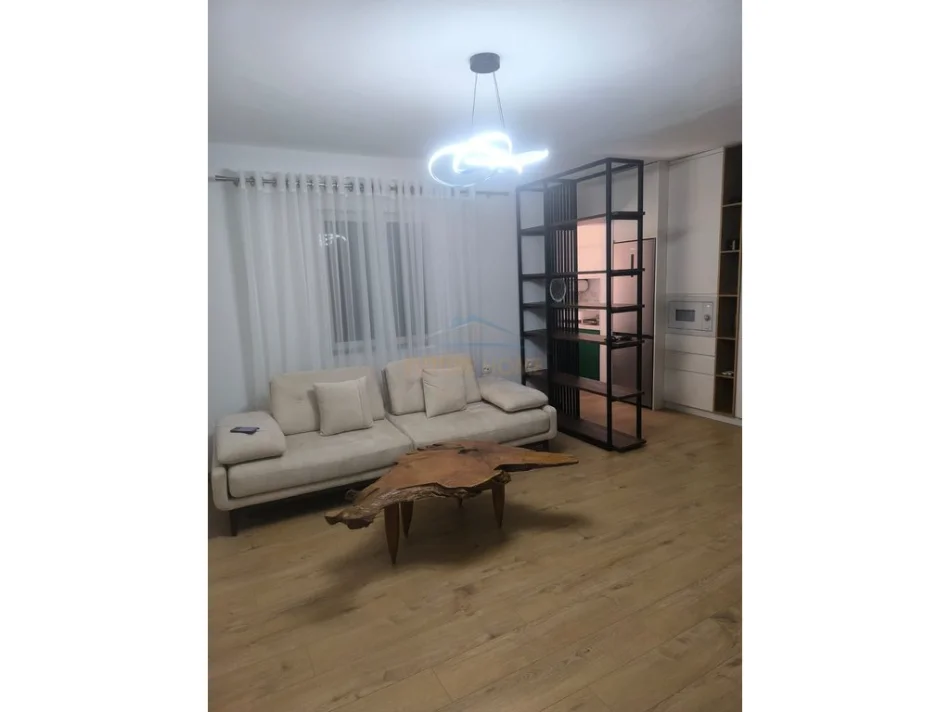 Tirane, jepet me qera apartament 2+1 Kati 4, 82 m² 750 € (Myslym Shyri)