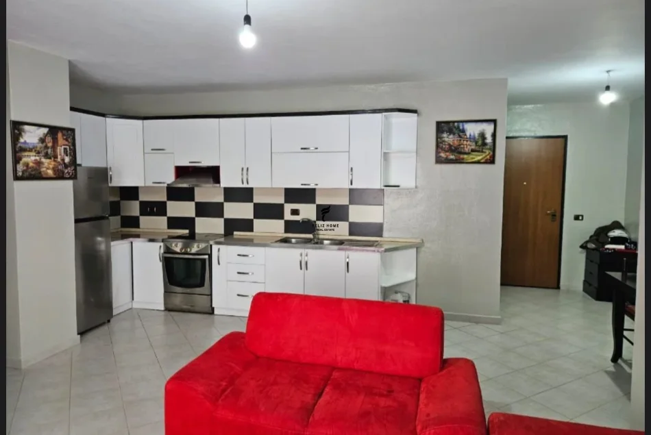 Tirane, jepet me qera apartament 2+1 Kati 4, 84 m² 500 € (YZBERISHT)