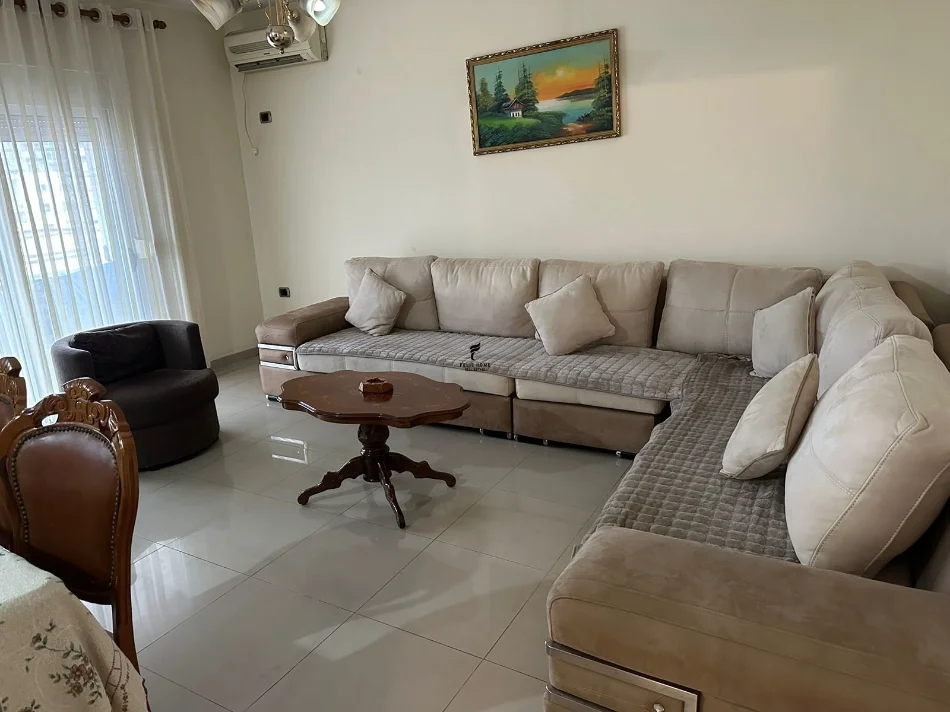 Tirane, jepet me qera apartament 2+1 Kati 4, 85 m² 500 € (RRUGA E KAVAJES)