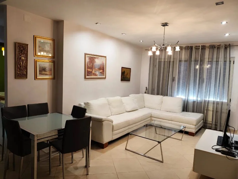Tirane, jepet me qera apartament 2+1 Kati 4, 85 m² 725 € (21 Dhjetori)