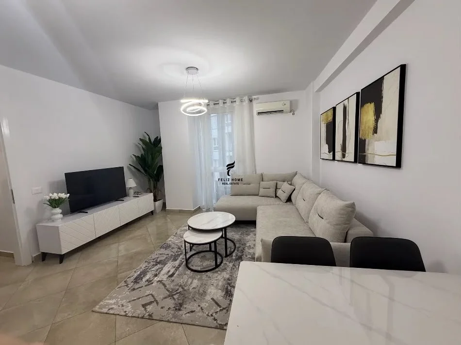 Tirane, jepet me qera apartament 2+1 Kati 4, 85 m² 800 € (RRUGA E BARRIKADAVE)