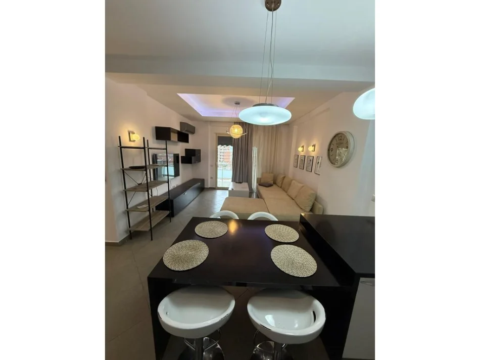 Tirane, jepet me qera apartament 2+1 Kati 4, 88 m² 550 € (Selite spitali amerikan 3)