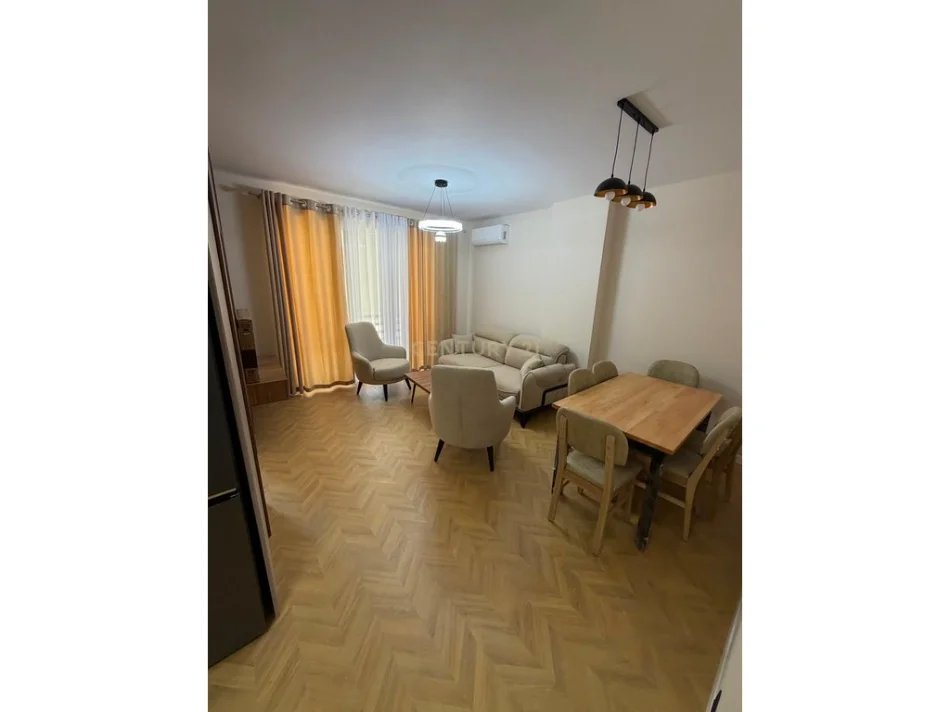 Tirane, jepet me qera apartament 2+1 Kati 4, 88 m² 700 € (Tregu Elektrik)