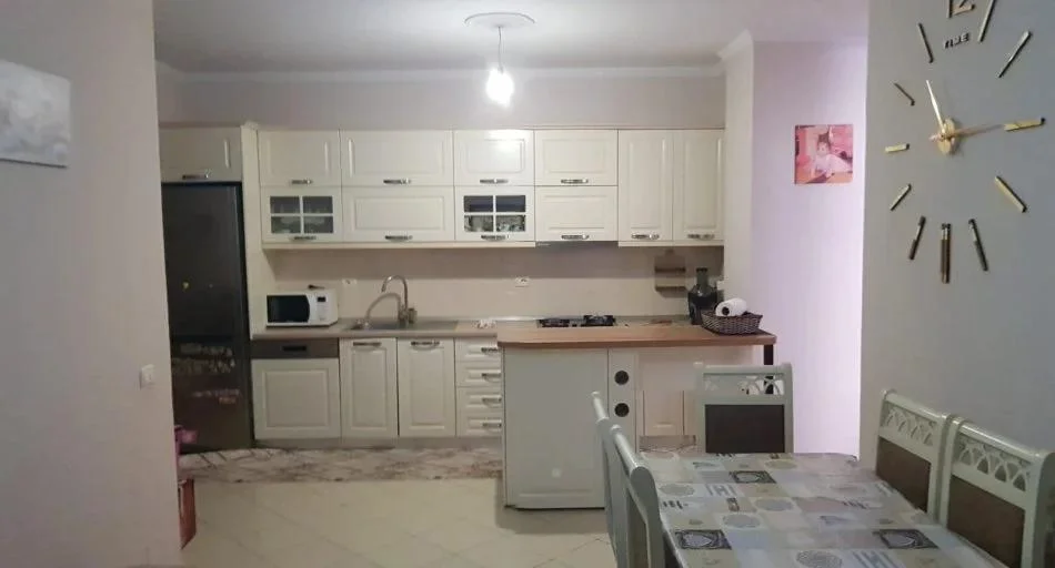 Tirane, jepet me qera apartament 2+1 Kati 4, 90 m² 400 € (BESIM ALLA)