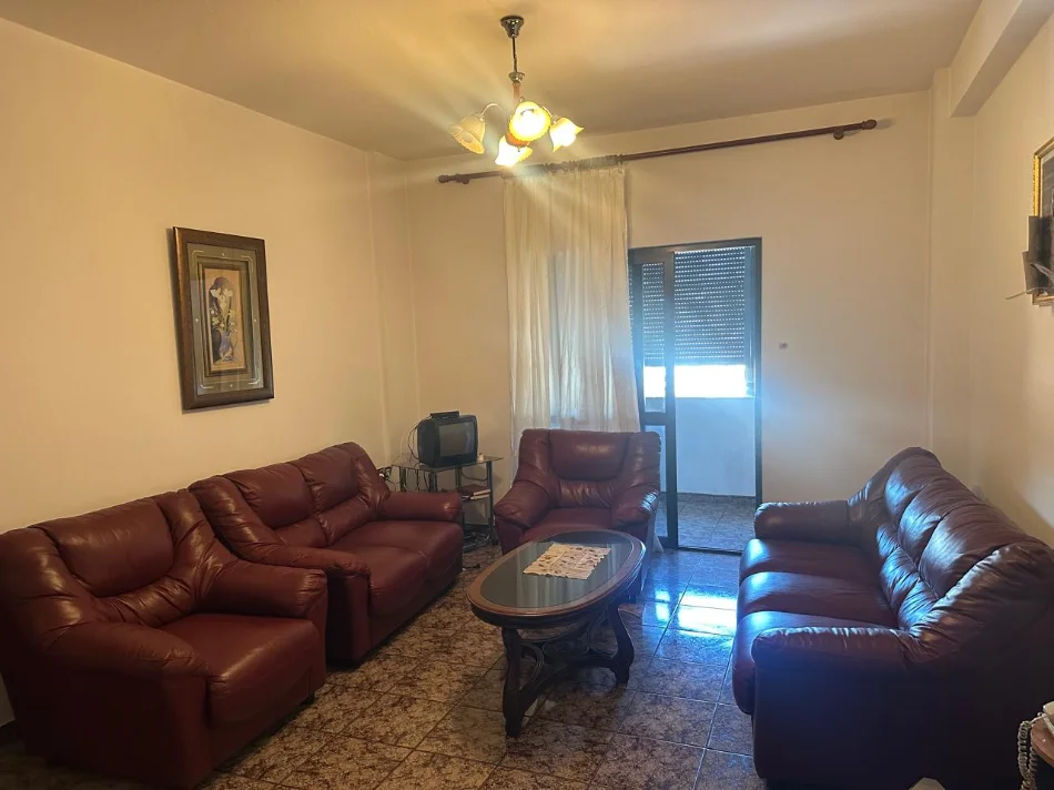 Tirane, jepet me qera apartament 2+1 Kati 4, 90 m² 400€ (Xhamllik,Rruga Arkitekt Sinani)