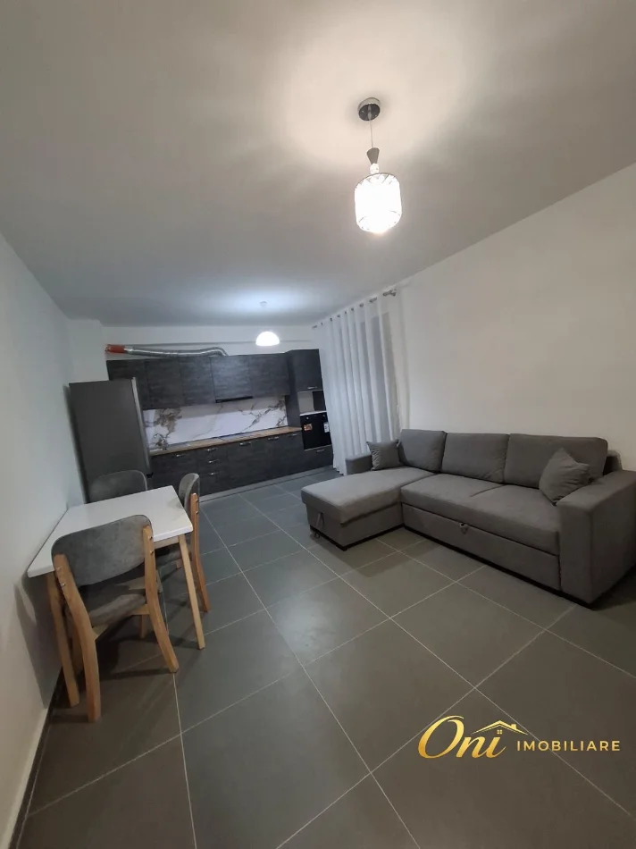 Tirane, jepet me qera apartament 2+1 Kati 4, 90 m² 500 € (5 MAJI)