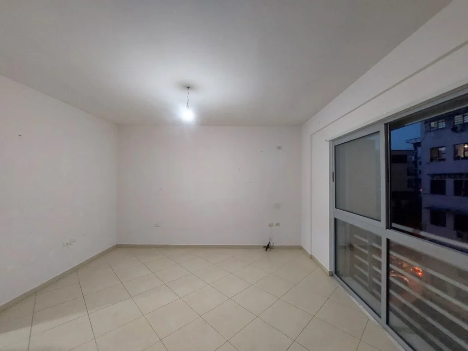 Tirane, jepet me qera apartament 2+1 Kati 4, 90 m² 500 € (Rruga 5 Maji)
