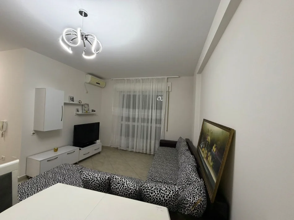 Tirane, jepet me qera apartament 2+1 Kati 4, 90 m² 650 € (DON BOSKO)