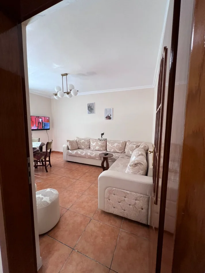 Tirane, jepet me qera apartament 2+1 Kati 4, 90 m² 650 € (KOMUNA E PARISIT)