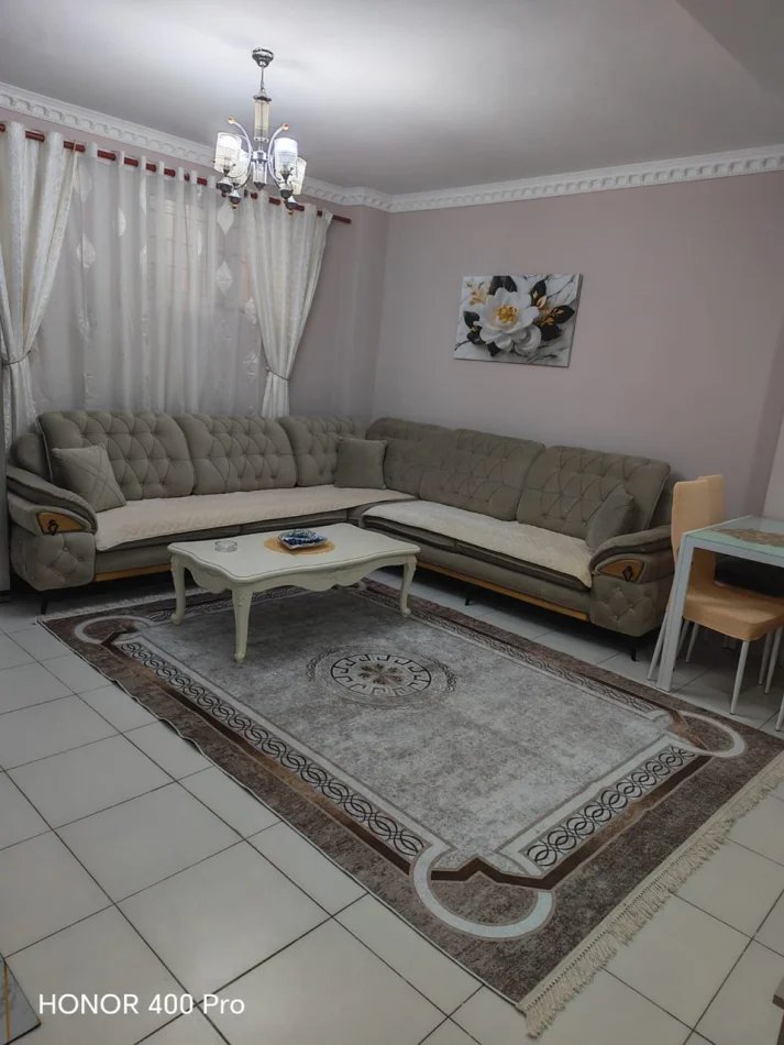 Tirane, jepet me qera apartament 2+1 Kati 4, 90 m² 700 € (Rruga Xhanfize Keko)