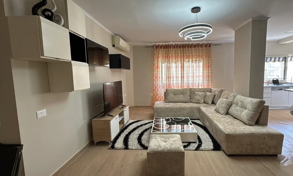 Tirane, jepet me qera apartament 2+1 Kati 4, 90 m² 800 € (KOMUNA E PARISIT)